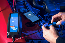 Afbeelding in Gallery-weergave laden, Victron Blue Smart IP65 12/4 Acculader
